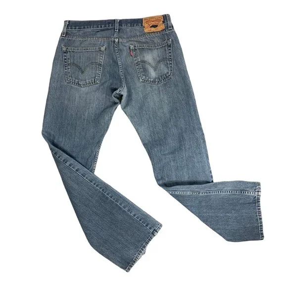 Mens Levis 514 Denim Jeans 33 x 32 Med Wash Slim Fit Straight Leg 5 Pockets - Picture 3 of 6